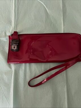 Lipstick red patent leather wrist purse